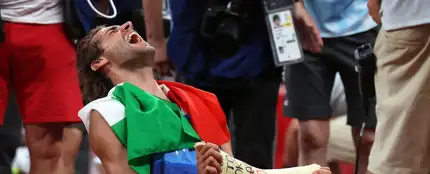 La curiosa historia del yeso de Gianmarco Tamberi, el nuevo campeón olímpico de salto de altura La curiosa historia del yeso de Gianmarco Tamberi, el nuevo campeón olímpico de salto de altura
