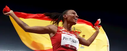 Ana Peleteiro, con la bandera de España Ana Peleteiro, con la bandera de España