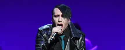 Kanye West invita a Marilyn Manson a la listening-party de su tercer disco y lo coloca donde menos te lo esperas Kanye West invita a Marilyn Manson a la listening-party de su tercer disco y lo coloca donde menos te lo esperas