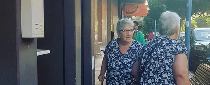 "Un fallo en Matrix": La foto de dos mujeres mayores que revoluciona a todo Twitter "Un fallo en Matrix": La foto de dos mujeres mayores que revoluciona a todo Twitter