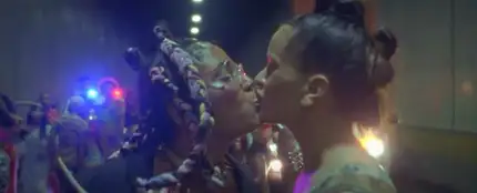 Tokischa y Rosalía en el vídeo de 'Linda' Tokischa y Rosalía en el vídeo de 'Linda'