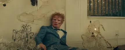 Ed Sheeran en el vídeo de Shivers Ed Sheeran en el vídeo de Shivers