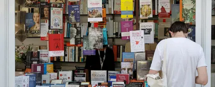 La errata en la caseta de los correctores en la Feria del Libro que no ha pasado desapercibida La errata en la caseta de los correctores en la Feria del Libro que no ha pasado desapercibida