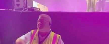 Un guardia de seguridad roba el show en el concierto de Anne-Marie con unos atrevidos pasos de baile