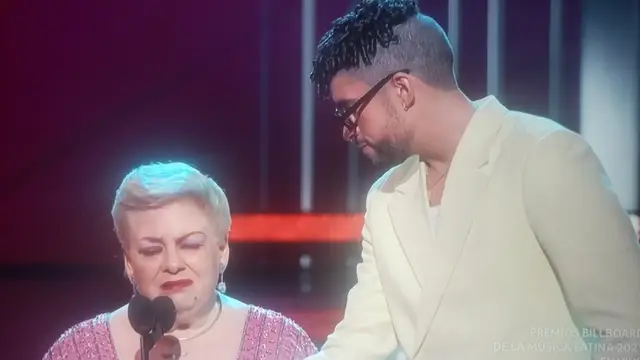 "Eres un inútil": Paquita La del Barrio insulta a Bad Bunny en los premios Billboard Latinos 2021
