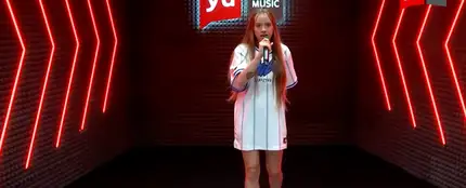 Santa Salut se anima y canta 'Urano' en directo Santa Salut se anima y canta 'Urano' en directo