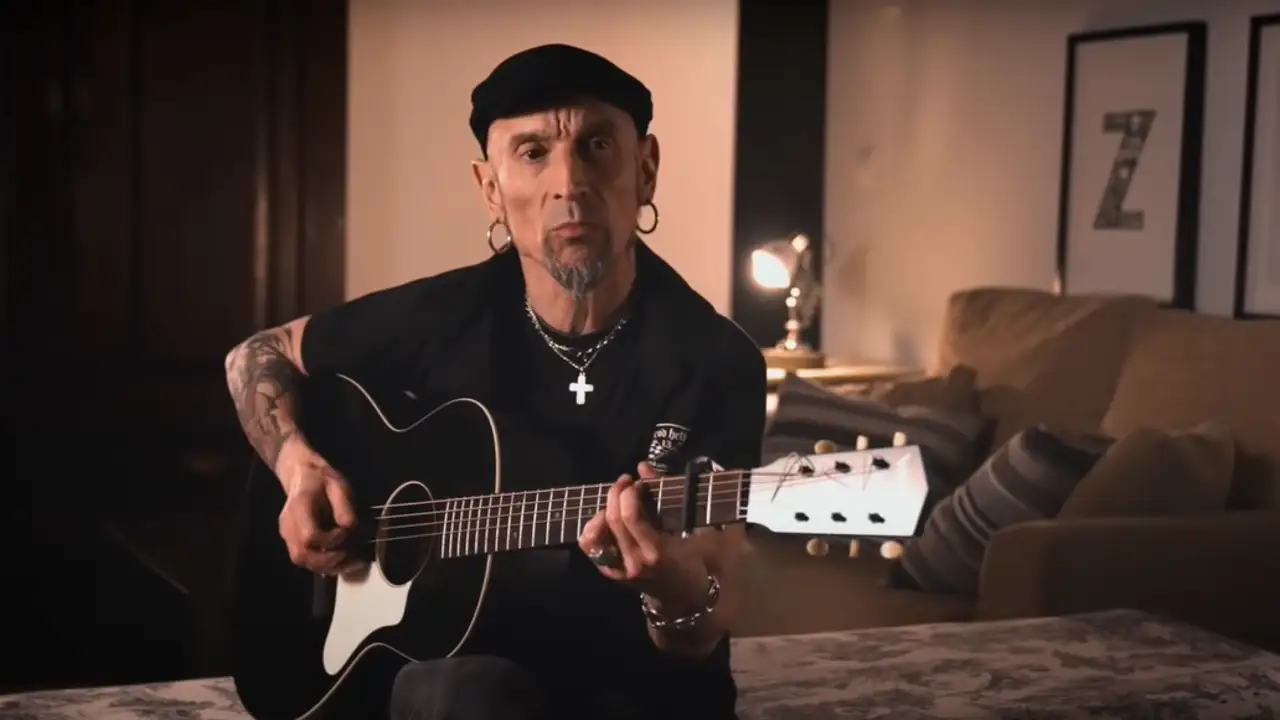 Fito en el vídeo de 'Cada vez cadáver' Fito en el vídeo de 'Cada vez cadáver'