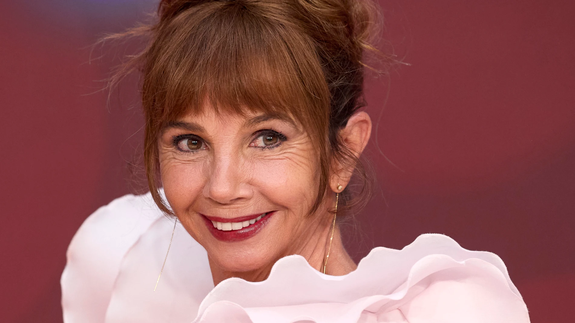 Victoria Abril: sus dos hijos, su exmarido futbolista, su drama familiar y el origen de su apellido Victoria Abril: sus dos hijos, su exmarido futbolista, su drama familiar y el origen de su apellido