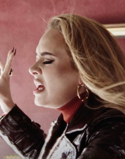 Adele en el videoclip de 'Easy On Me'. Adele en el videoclip de 'Easy On Me'.