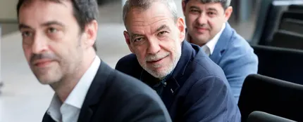 "Imagino un bar con tres tíos...": apostó por quién era Carmen Mola en julio de 2020 y casi hace pleno "Imagino un bar con tres tíos...": apostó por quién era Carmen Mola en julio de 2020 y casi hace pleno