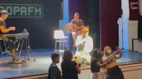 Los selfis de Blas Cantó y sus fans Los selfis de Blas Cantó y sus fans