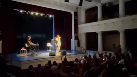 Blas Cantó canta 'Americana' en Sevilla Blas Cantó canta 'Americana' en Sevilla