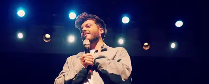 Blas Cantó recupera el contacto estrecho con el público en el showcase exclusivo de Sevilla Blas Cantó recupera el contacto estrecho con el público en el showcase exclusivo de Sevilla