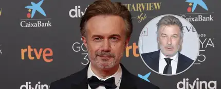 Tristán Ulloa explica el protocolo para rodar con armas de fuego tras el accidente de Alec Baldwin Tristán Ulloa explica el protocolo para rodar con armas de fuego tras el accidente de Alec Baldwin