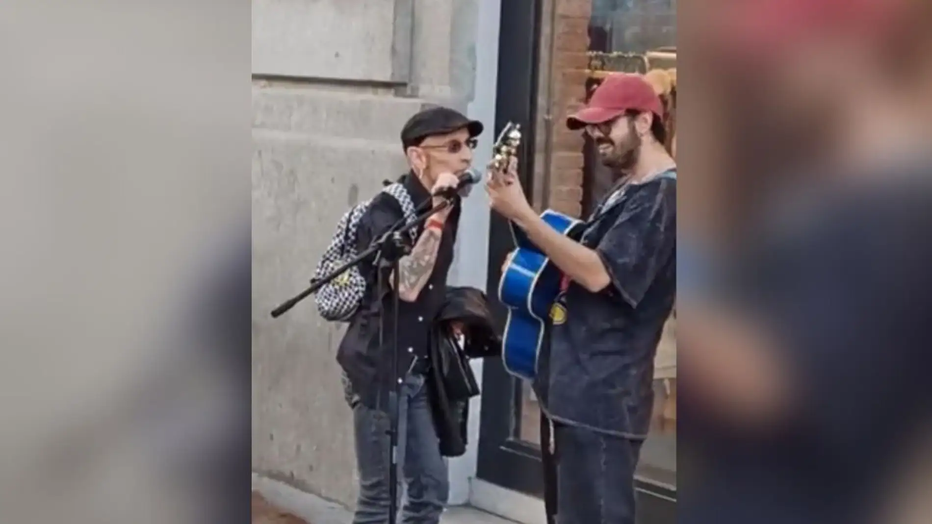 MaFito Cabrales se une a un músico callejero que cantanba 'Soldadito Marinero' 