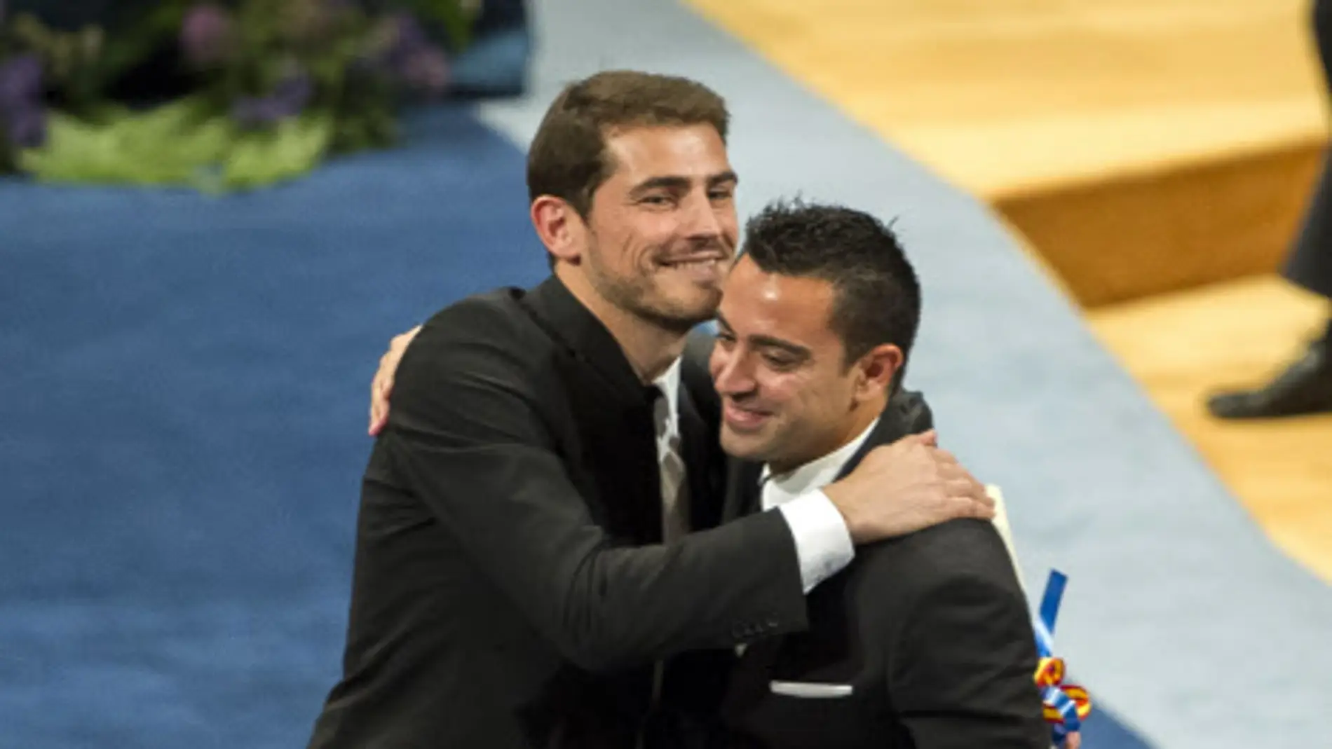 Xavi Hernández e Iker Casillas reciben el Premio Príncipe de Asturias.