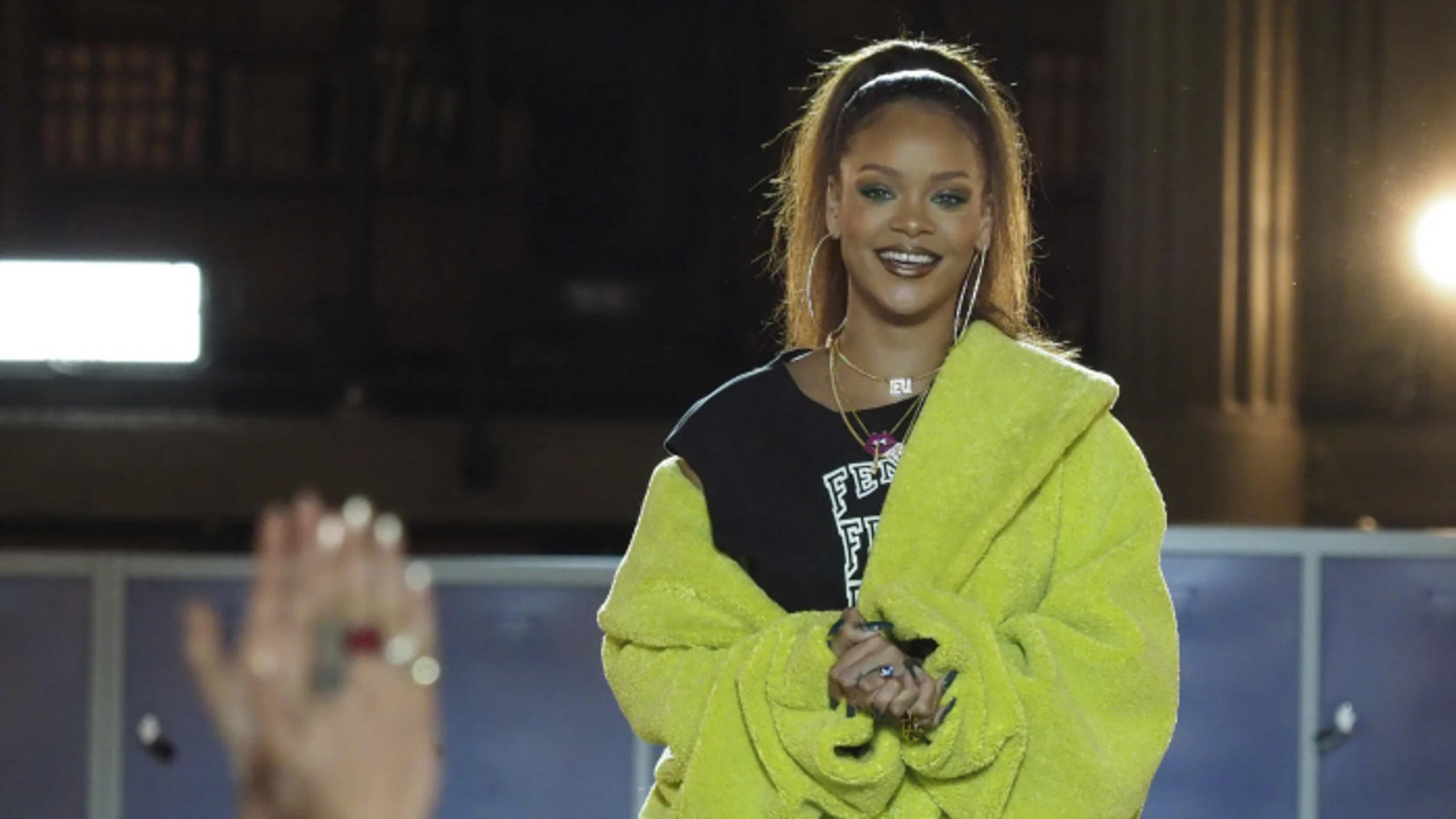 Rihanna vuelve para relanzar sus discos