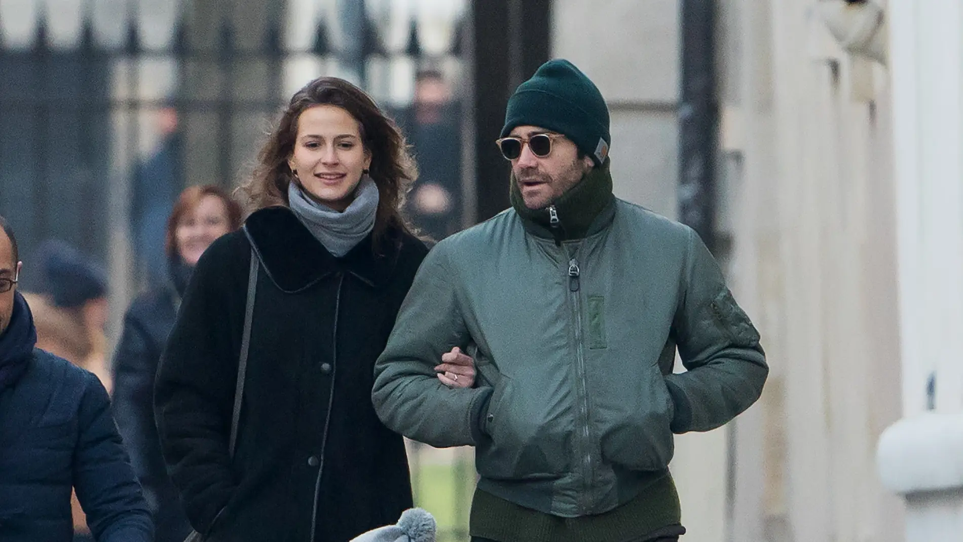 Jake Gyllenhaal y su novia Jeanne Cadieu.