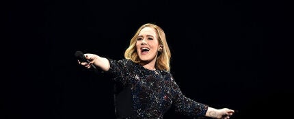Adele participa una propuesta de matrimonio sorpresa durante su concierto &#39;One Night Only&#39;