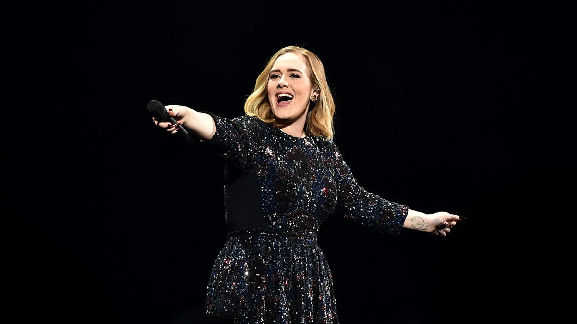 Adele participa una propuesta de matrimonio sorpresa durante su concierto 'One Night Only'