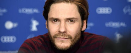 Daniel Brühl, de cerca: Su bar de tapas en Berlín, su mujer y su hijo, y el día que sufrió la crisis del pepino Daniel Brühl, de cerca: Su bar de tapas en Berlín, su mujer y su hijo, y el día que sufrió la crisis del pepino