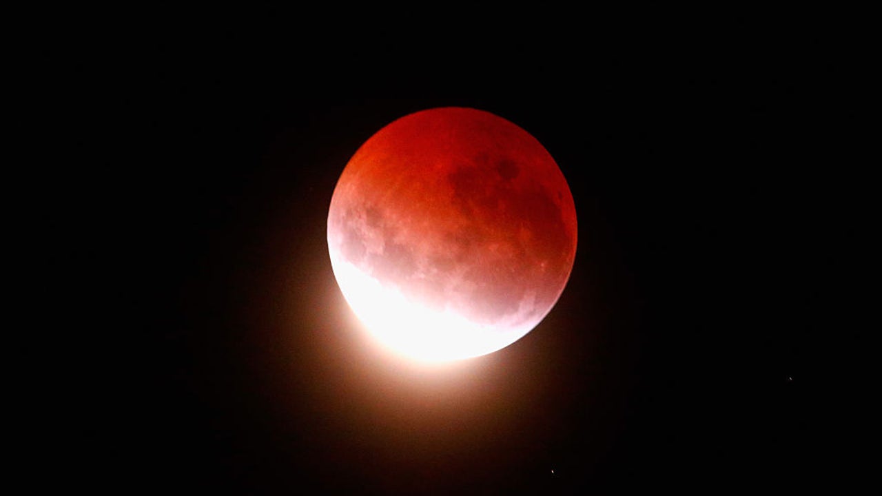 Eclipse lunar noviembre cuál es la hora buena para verlo y por qué es