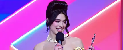 Dua Lipa gana el premio a mejor artista femenina británica Dua Lipa gana el premio a mejor artista femenina británica