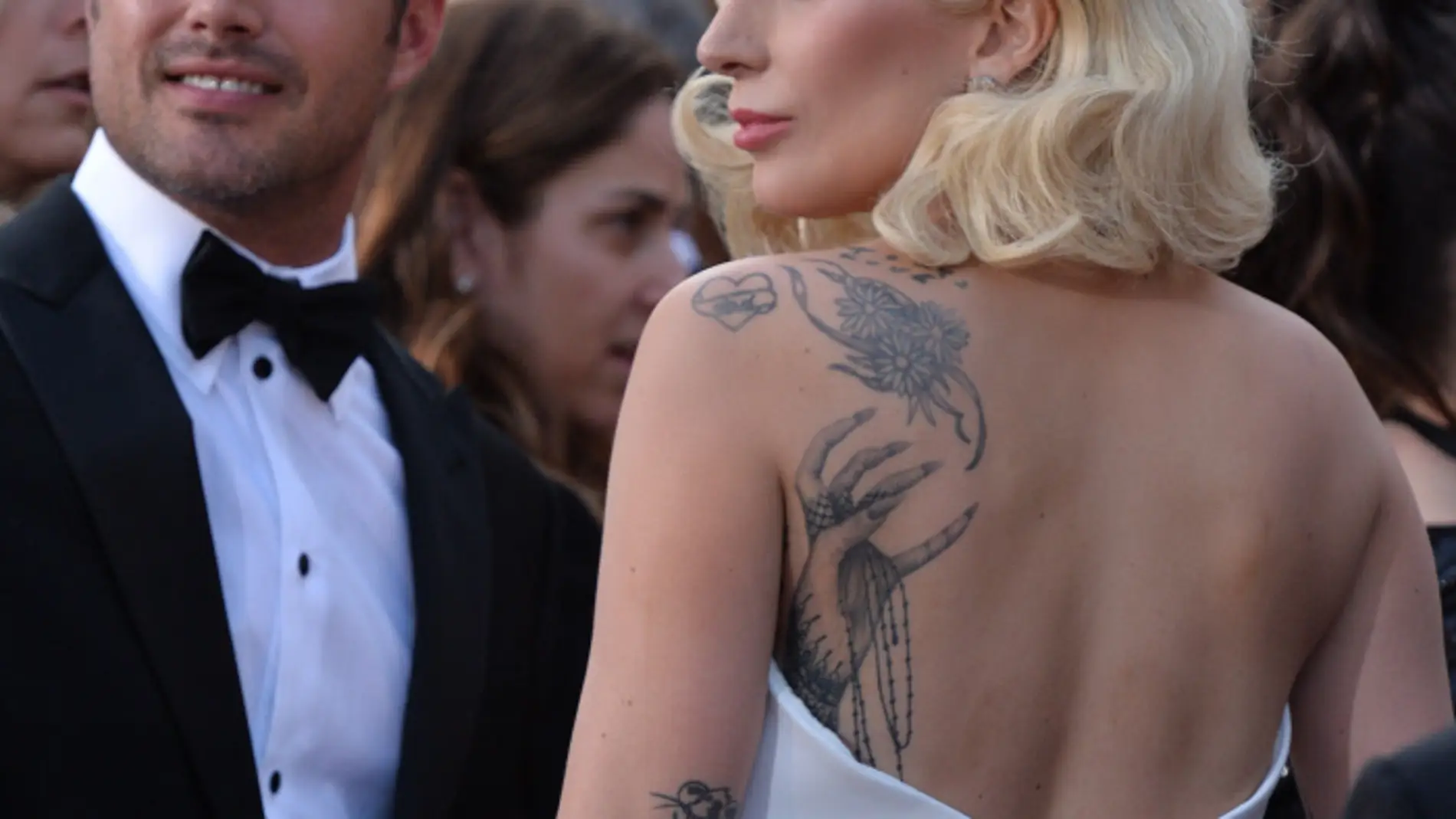 El tatuaje 'Paws Up' de Lady Gaga