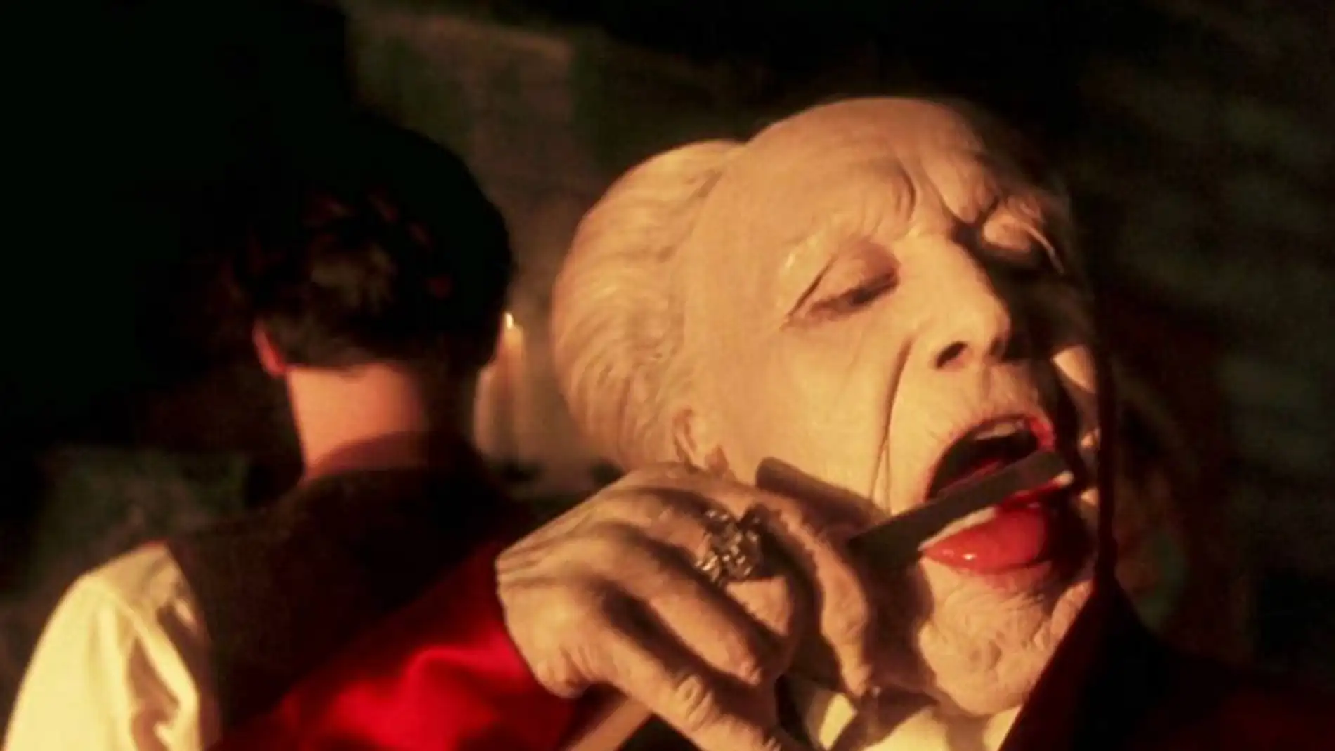 Gary Oldman interpreta a Drácula.