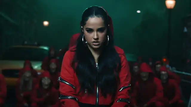 Becky G en el videoclip de 'Bella Ciao'