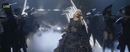 La espectacular actuación de Christina Aguilera en los People&#39;s Choice Awards: tres looks y cuatro canciones