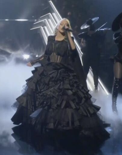 La espectacular actuación de Christina Aguilera en los People's Choice Awards: tres looks y cuatro canciones La espectacular actuación de Christina Aguilera en los People's Choice Awards: tres looks y cuatro canciones