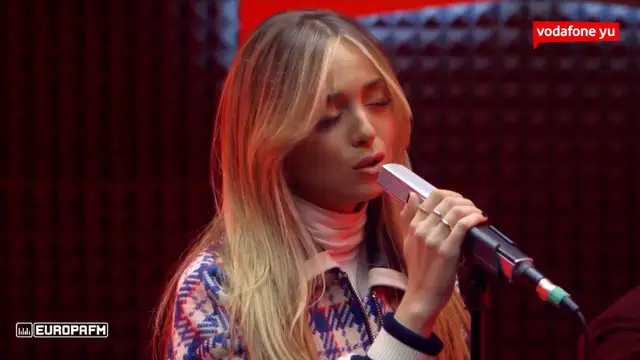 Ana Mena canta 'Música ligera'