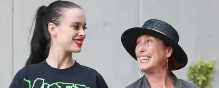 María Forqué junto a su madre, Verónica Forqué María Forqué junto a su madre, Verónica Forqué