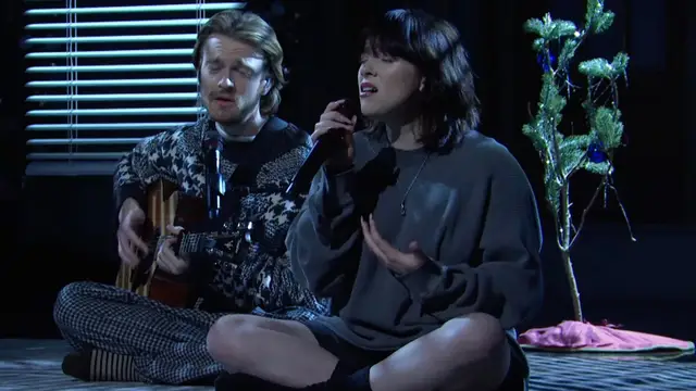 Billie EIlish y Finneas en Saturday Night Live