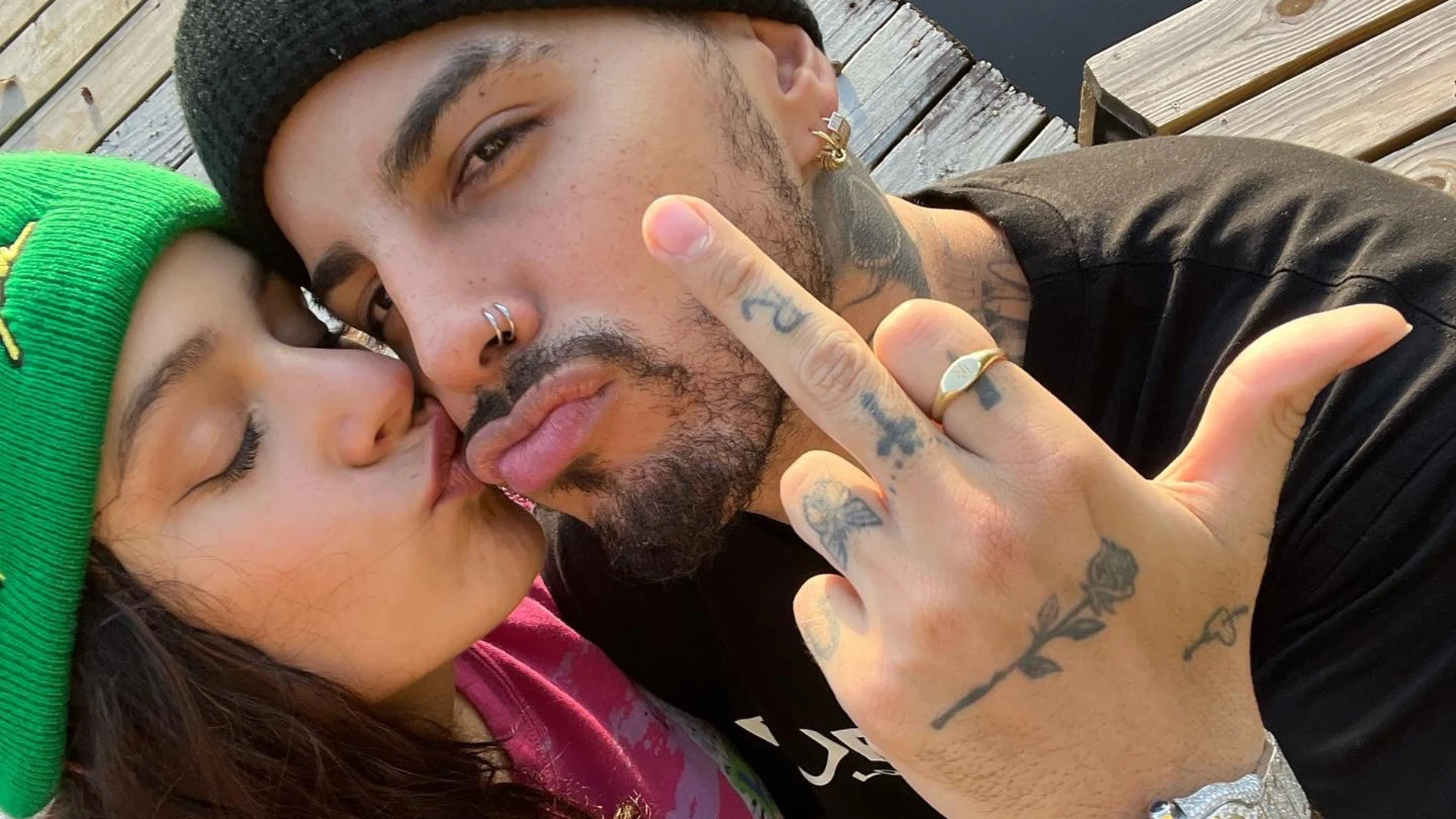 El último tatuaje de Rosalía reveló su relación con Rauw Alejandro antes de  que se supiera | Europa FM