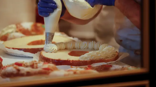 Roscón de reyes relleno de nata