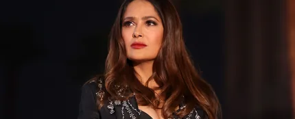 El fallo de la foto de Salma Hayek en bañador tomando el primer café del año El fallo de la foto de Salma Hayek en bañador tomando el primer café del año