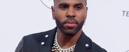 Graban a Jason Deluro pegando a dos hombre por confundirlo con Usher Graban a Jason Deluro pegando a dos hombre por confundirlo con Usher