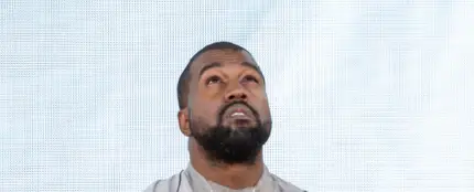 Kanye West y Julia Fox confirman su relación posando por primera vez juntos Kanye West y Julia Fox confirman su relación posando por primera vez juntos