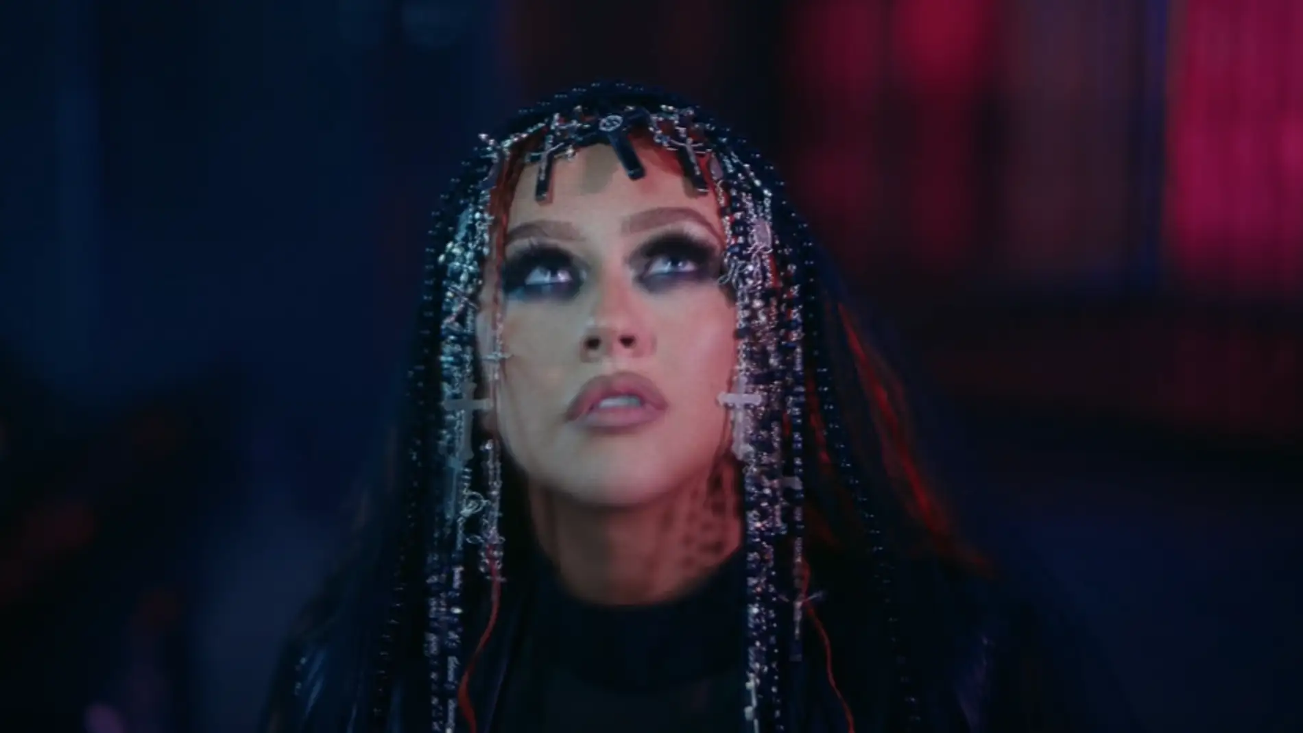 Christina Aguilera en el vídeo de 'Santo'