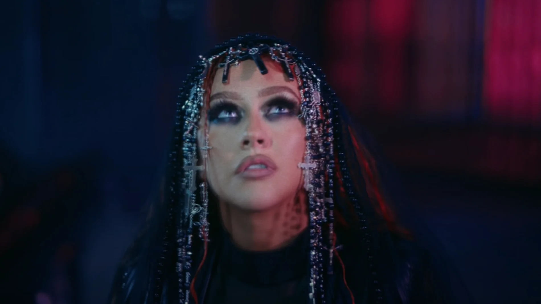 Christina Aguilera en el vídeo de 'Santo'