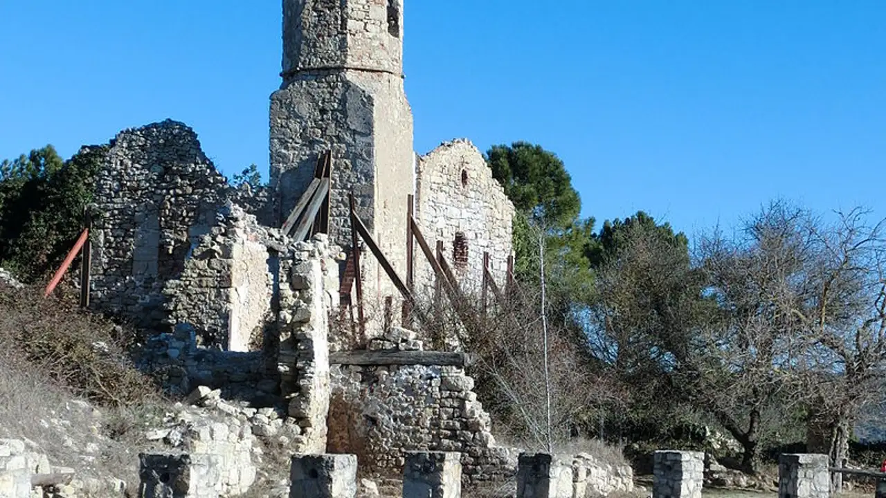 Una imagen de la iglesia abandonada de La Mussara Una imagen de la iglesia abandonada de La Mussara
