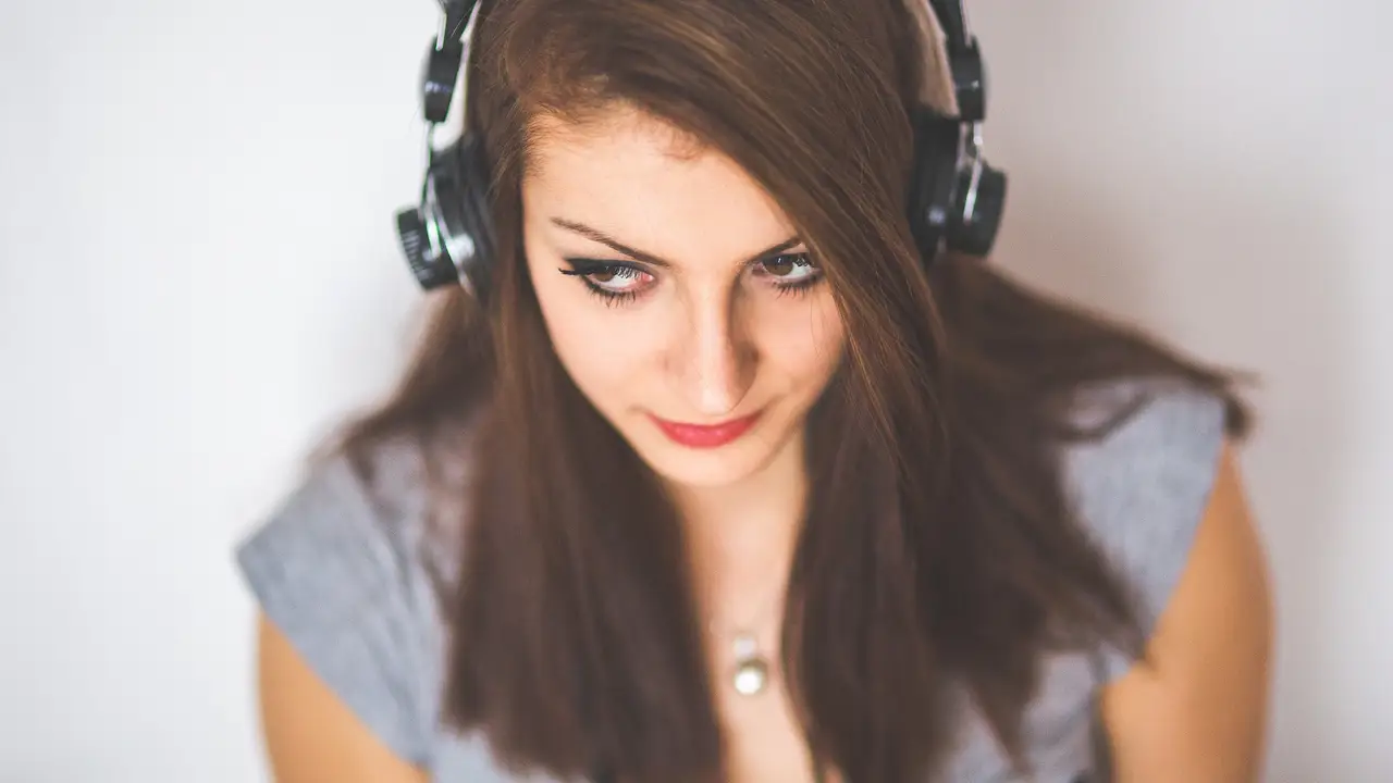 cascos musica chica cascos musica chica