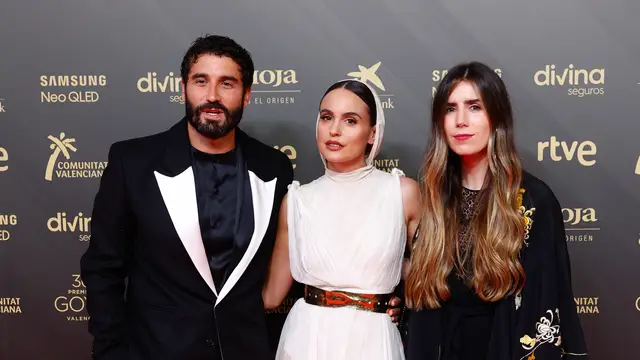 Álex García, Verónica Echegui y Carmela Martínez