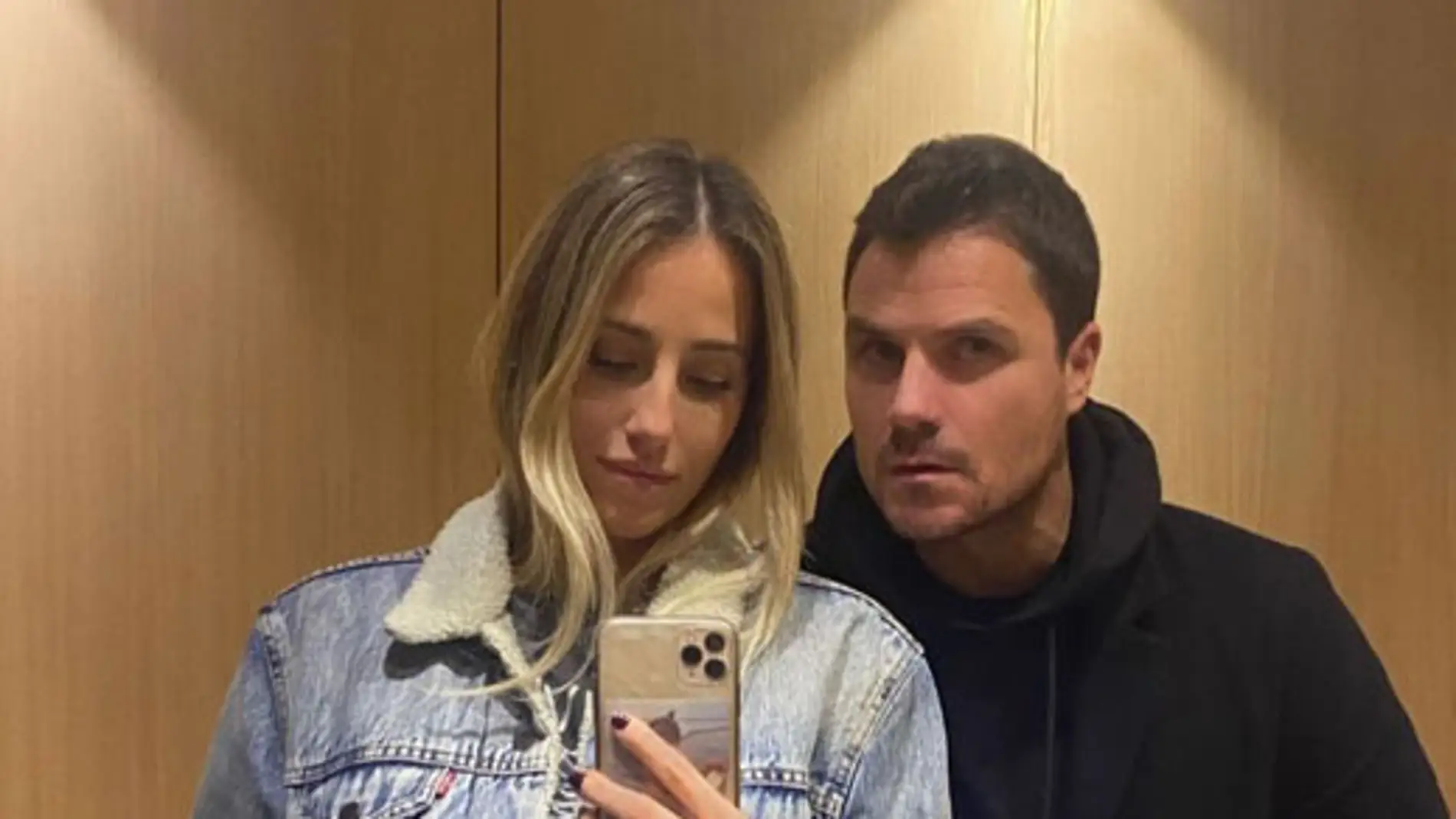 Dani Martín y su novia Meriloves posan juntos por primera vez. Dani Martín y su novia Meriloves posan juntos por primera vez.