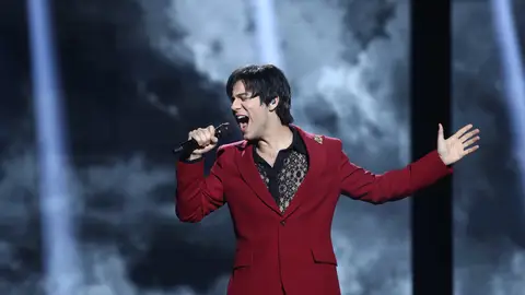 Agoney busca salvarse con ‘S.O.S. d’un terrien détresse’ como Dimash ‘Tu cara me suena’ | Actuaciones | Gran Final