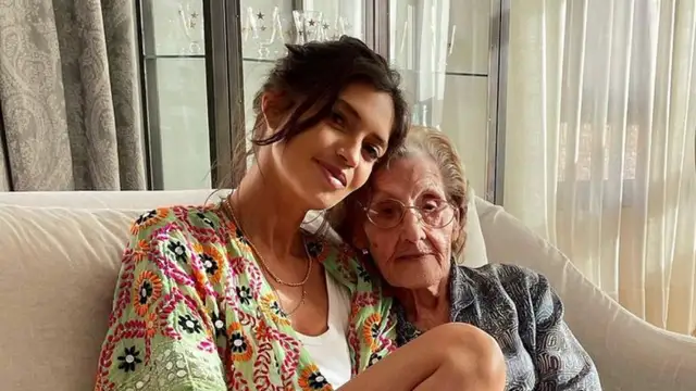 La íntima felicitación de Sara Carbonero a su abuela en la que recuerda su infancia