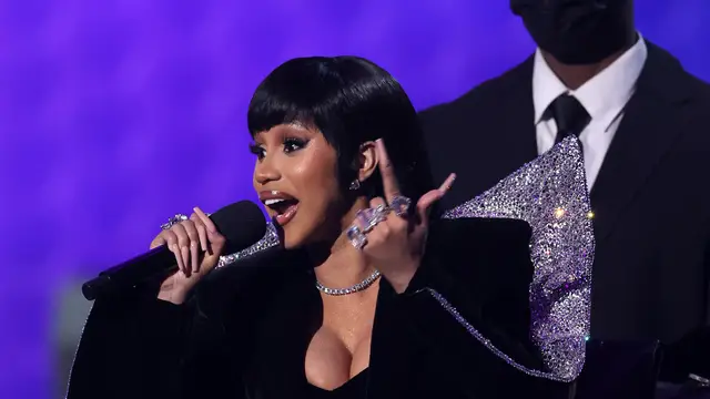 Cardi B durante un show