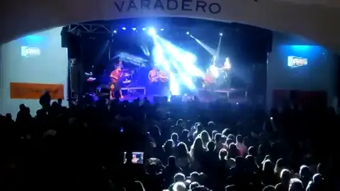 La Pegatina canta 'Mamá' en el showcase exclusivo de Europa FM en Castellón La Pegatina canta 'Mamá' en el showcase exclusivo de Europa FM en Castellón